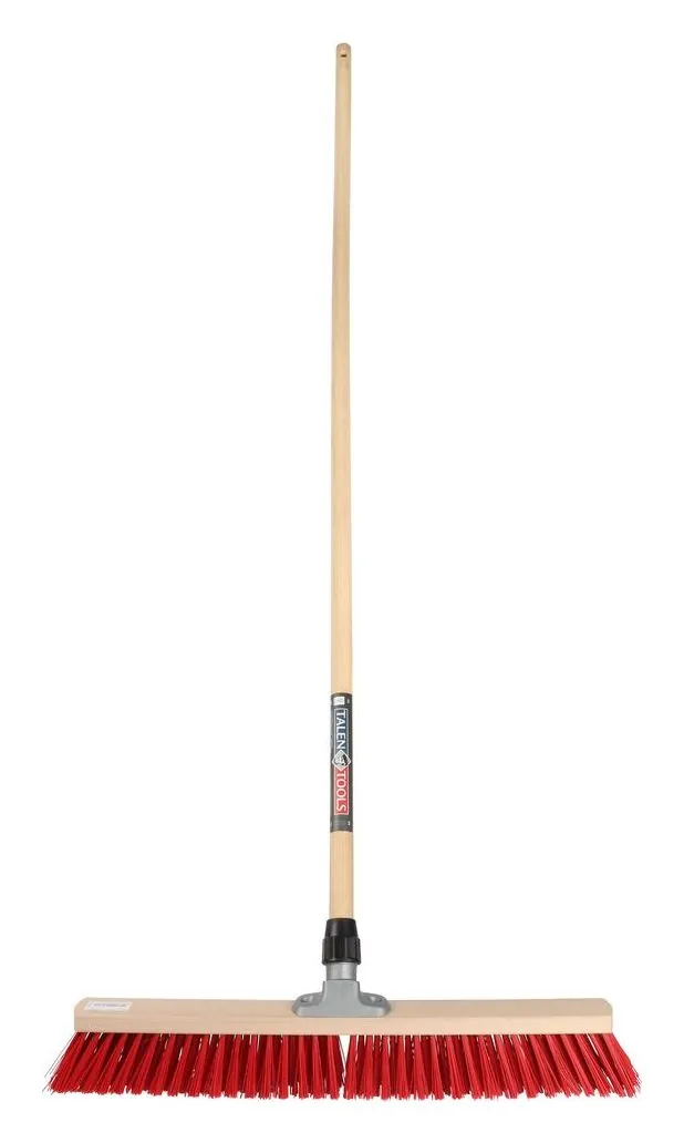 Talen Tools BB60C straatbezem nylon 60 cm, houten steel 160 cm
